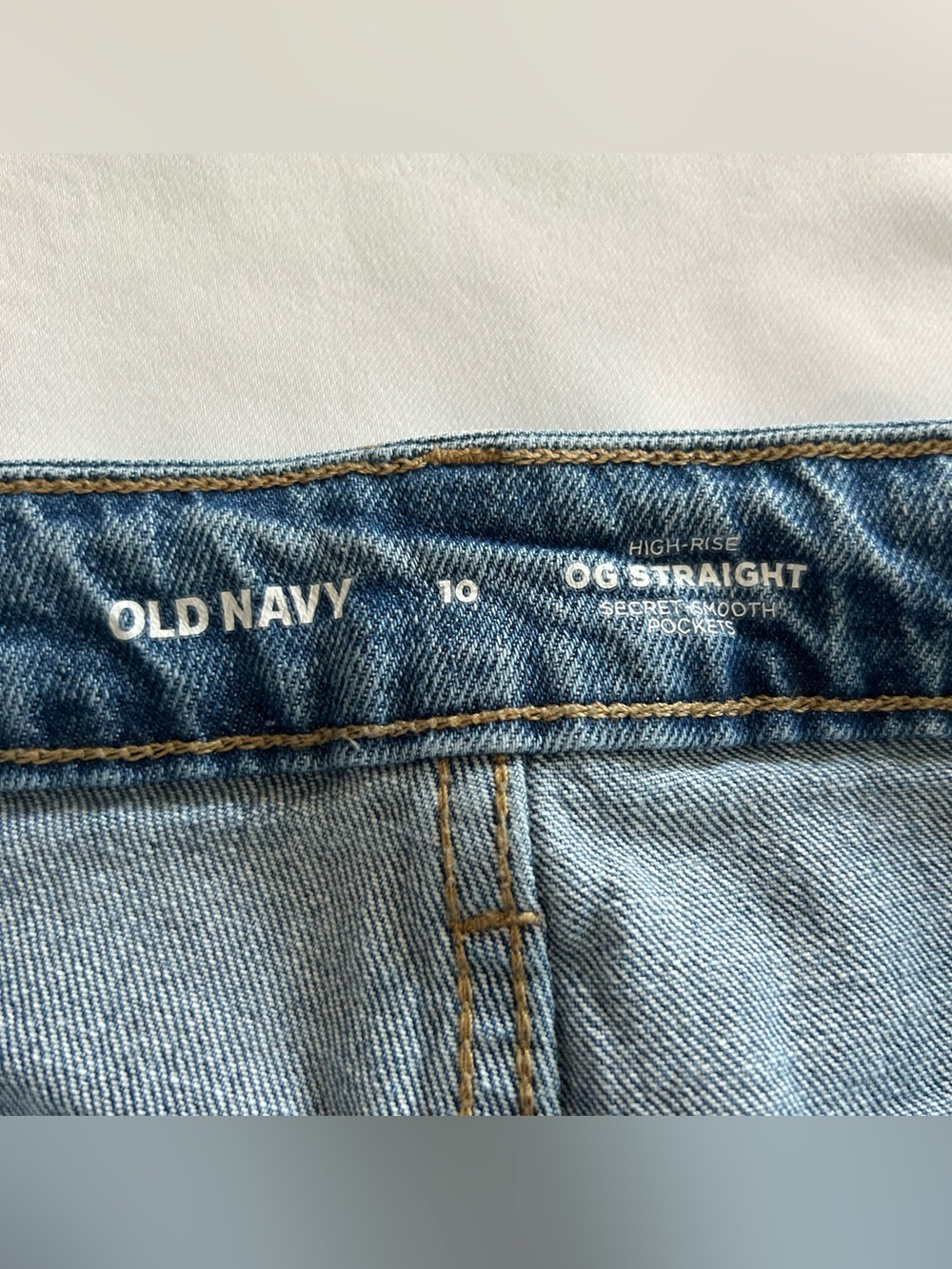 EUC Old Navy Sz 10 OG Straight Leg High Rise Jeans Medium Wash Denim 88% Cotton - Picture 4 of 7